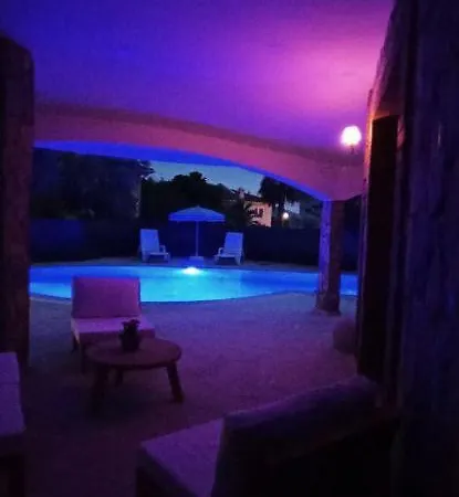 Villa Simba - Near Calis Beach With Garden & Pool Fethiye