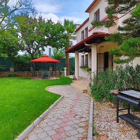 Villa Simba - Near Calis Beach With Garden & Pool Fethiye